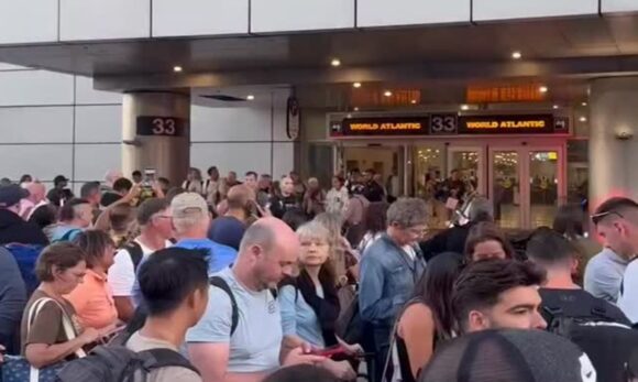 Aeroporto de Miami realiza evacuação parcial por objeto suspeito