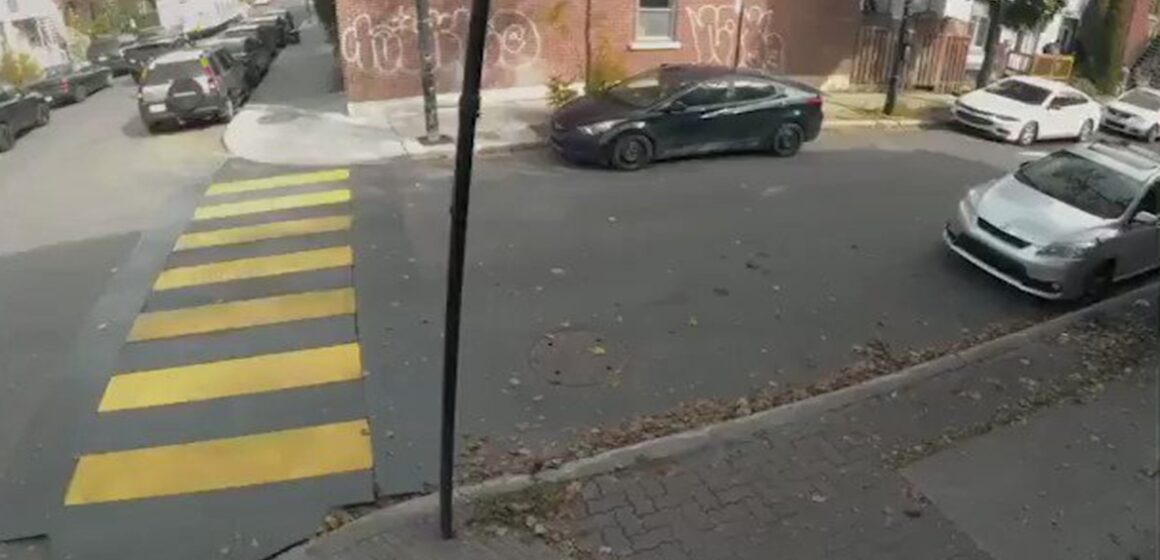 SaveTwitter.Net_4fevVf3i2qc9cmM3 Quebec inova em segurança viária com faixas de pedestre elevadas e amarelas