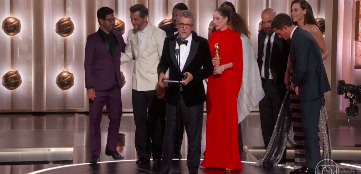Diretor Kleber Mendonça Filho celebra vitória histórica de “O Agente Secreto” no Globo de Ouro