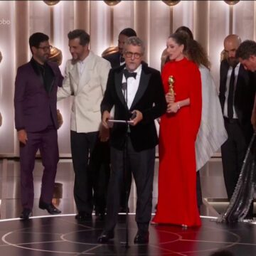 Diretor Kleber Mendonça Filho celebra vitória histórica de “O Agente Secreto” no Globo de Ouro