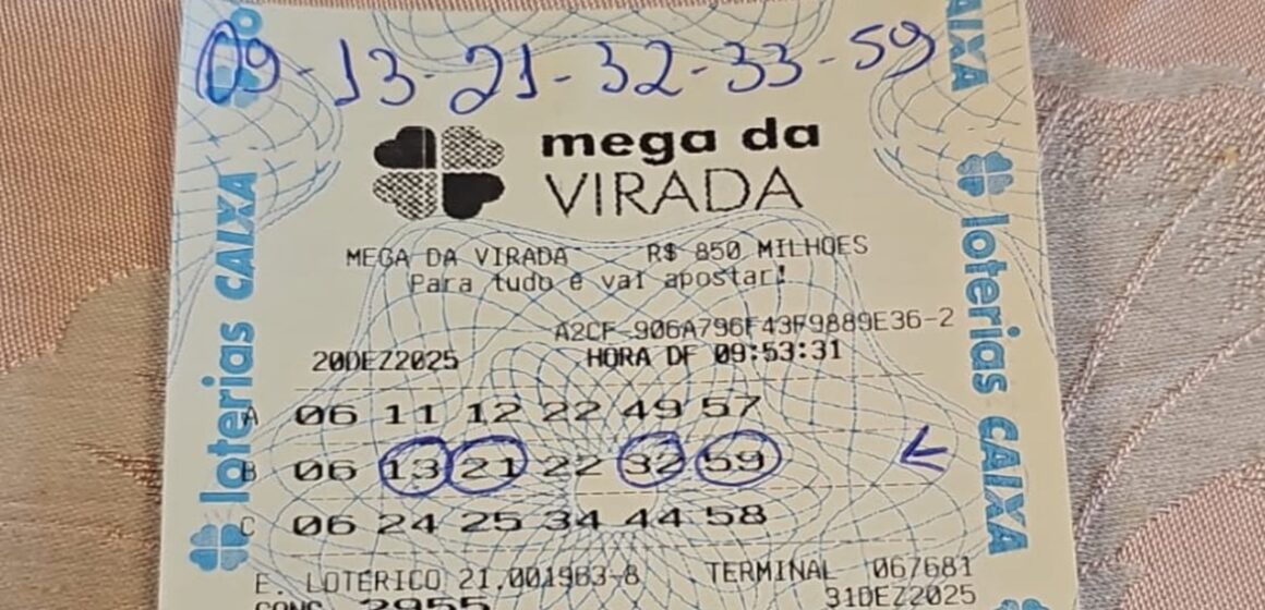 Irmãos Bolsonaro acertam quadra da Mega da Virada em bolão familiar; prêmio é de R$ 216,76
