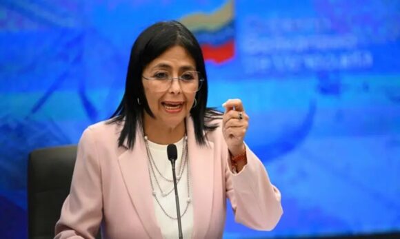 Presidente interina da Venezuela, Delcy Rodríguez, envia carta a Trump propondo diálogo e “agenda de colaboração”