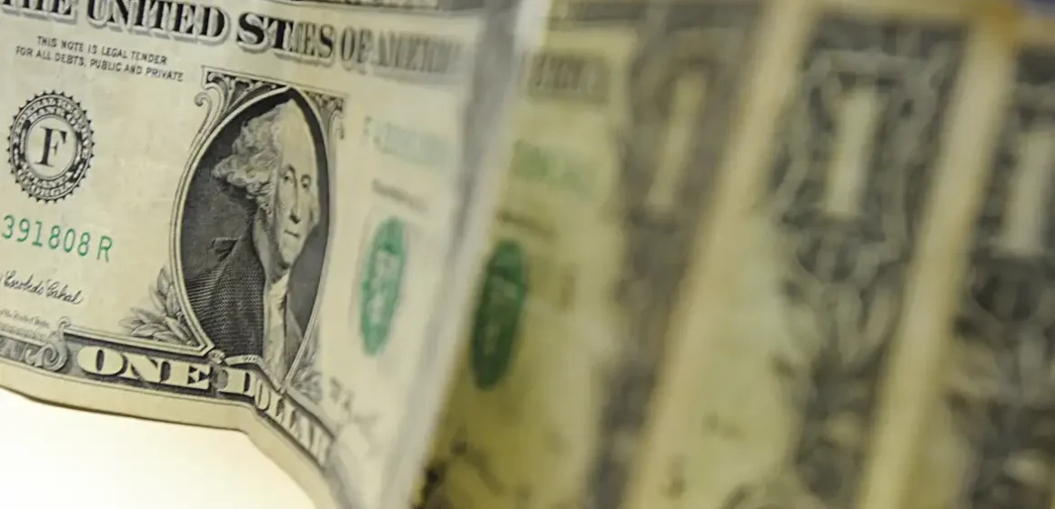 Dólar cai para R$ 5,17 e Ibovespa sobe em dia de decisões de juros no Brasil e EUA