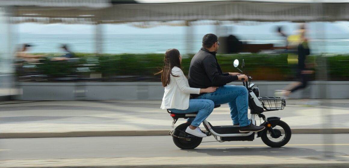 Novas regras de trânsito para ciclomotores e bikes elétricas com acelerador entram em vigor no Pará
