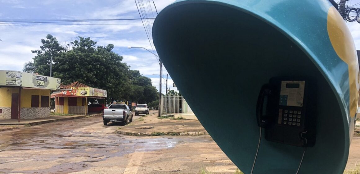 Telefone Orelhão da Oi Brasil inicia em janeiro a retirada definitiva dos orelhões das ruas