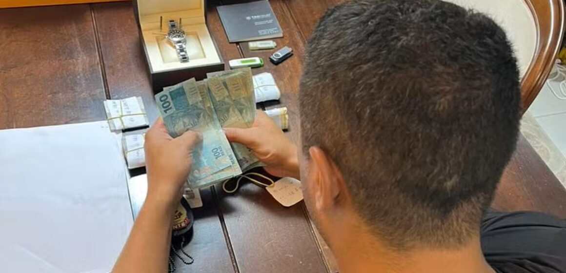 PF investiga aplicações de R$ 1 bi do Rioprevidência no Banco Master; presidente é alvo