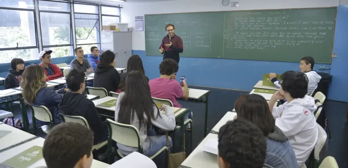 Governo fixa piso salarial do magistério em R$ 5.130,63 para 2026