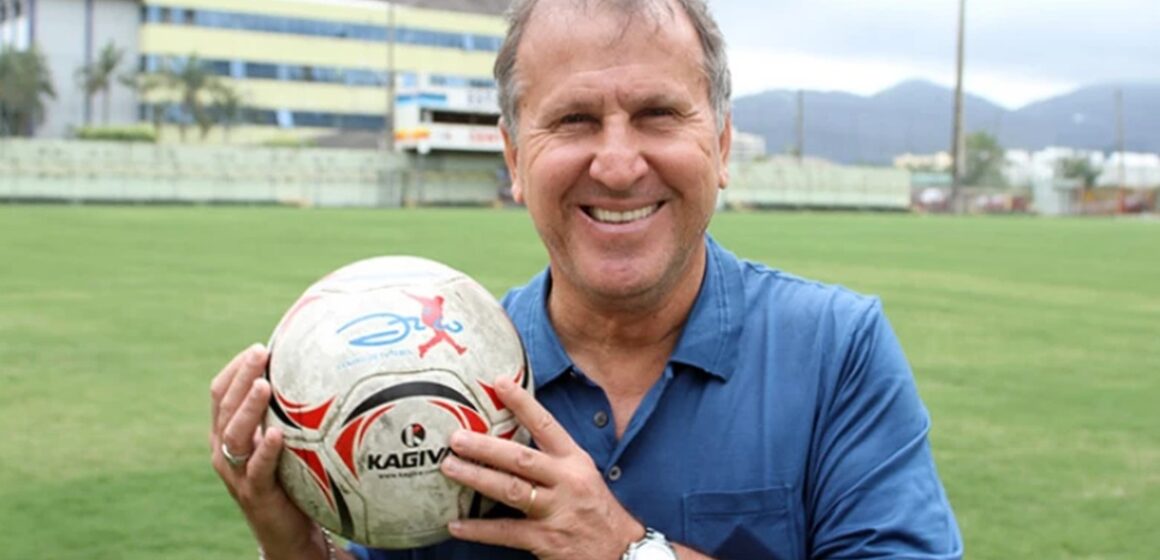Zico revela que aprendeu a cabecear observando álbum de figurinhas de Pelé