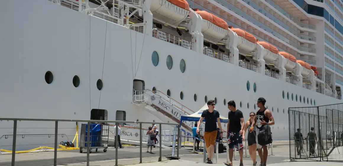 Cruzeiros devem levar 40 mil turistas para Carnaval no mar em 2026