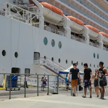 Cruzeiros devem levar 40 mil turistas para Carnaval no mar em 2026