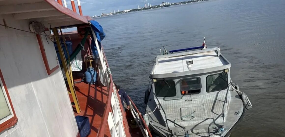 Fiscalização apreende 7 mil sacos de cimento irregulares em embarcação no rio Tapajós