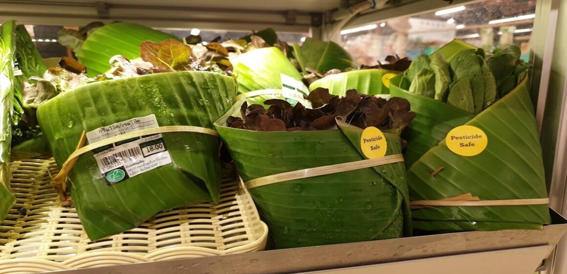 55666849_2334207266824355_2945668625215782912_o-1920x1440 Supermercados da Tailândia substituem plástico por folhas de bananeira em embalagens