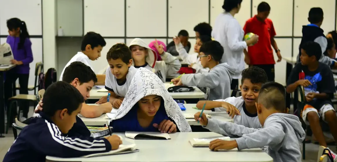 Brasil perde mais de 1 milhão de matrículas na educação básica em um ano, aponta Censo Escolar 2025