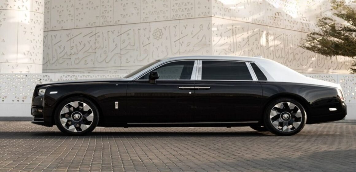 Rolls-Royce apresenta primeiro modelo com capô gravado a laser inspirado no Oriente Médio