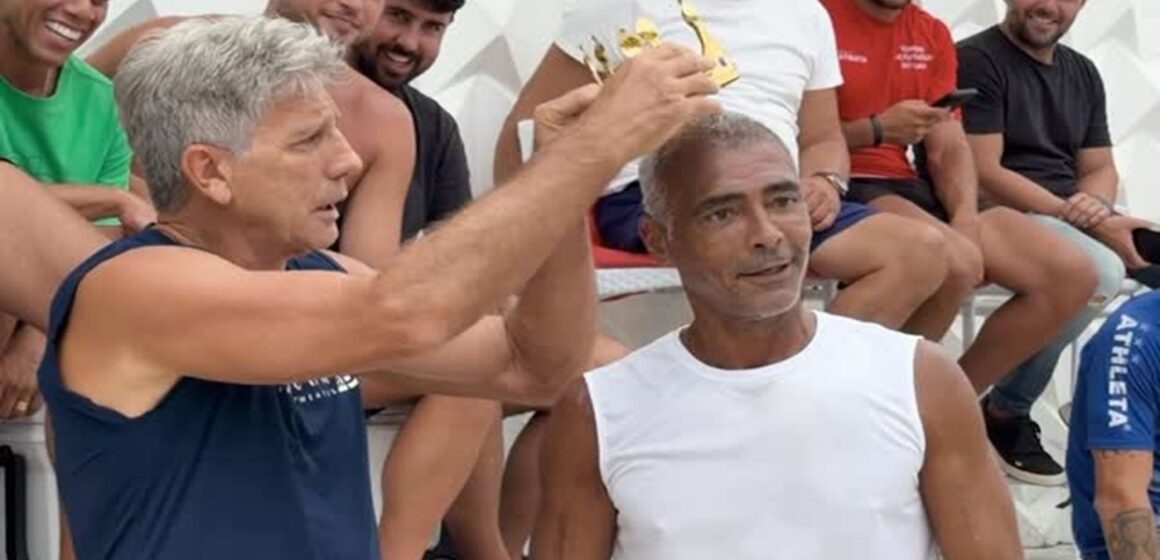 Romário e Renato Gaúcho protagonizam futevôlei com “coroa” em jogo