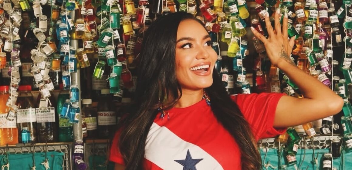 Influenciadora Jojo Domingos se encanta com culinária e frutas exóticas de Belém