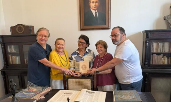 Família doa biografia histórica do Governador José Malcher para museu em Icoaraci