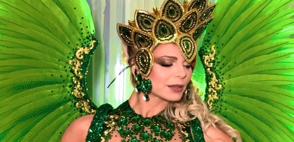 Sheila Mello brilha como musa da União Imperial em desfile em Santos