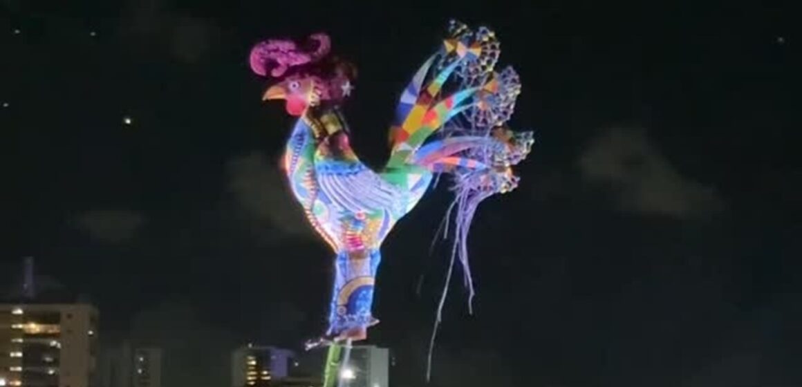 SaveClip.App_627650522_2648005068897259_1629776404005324238_n Subida do Galo da Madrugada é exaltada no Carnaval do Recife