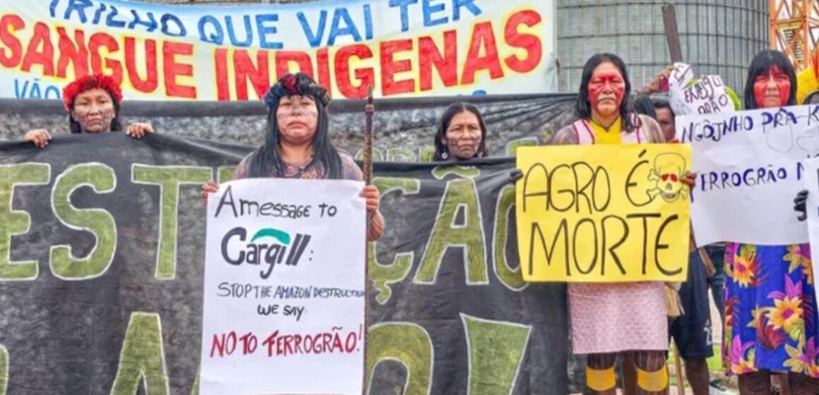 Indígenas de 14 povos ocupam porto da Cargill em Santarém contra dragagem do Tapajós