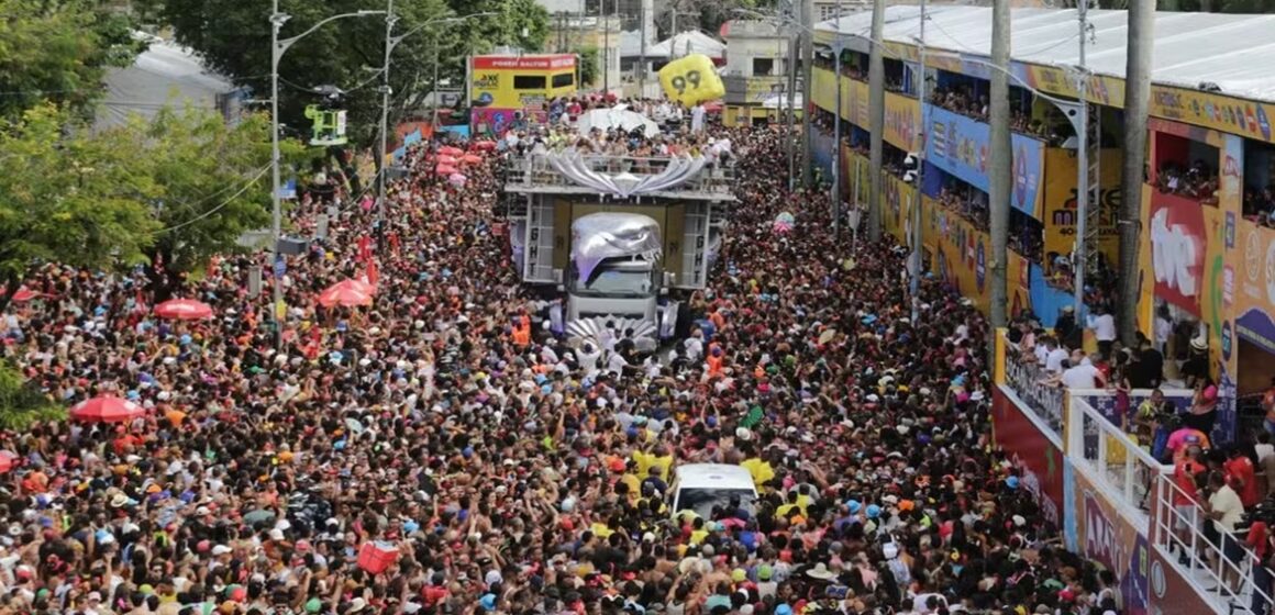 Bahia bate recorde com 3,7 milhões de turistas e R$ 8 bilhões em receita no Carnaval 2026