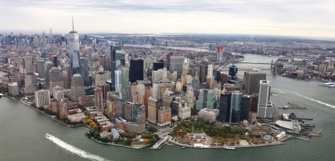 Vendas imobiliárias em Manhattan registram salto de 45% em 2025 e alcançam melhor desempenho desde 2018