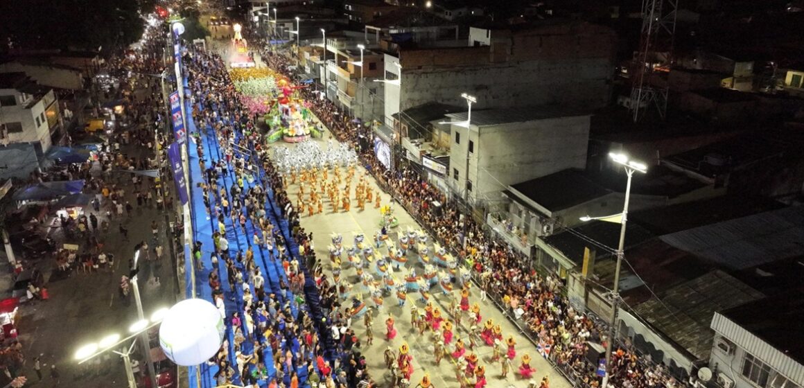 Ingressos gratuitos para desfiles das escolas de samba de Belém se esgotam no primeiro dia com filas e alta procura