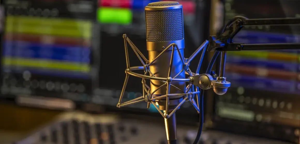 A força do rádio e da TV no Brasil: confiança e audiência que desafiam narrativas digitais