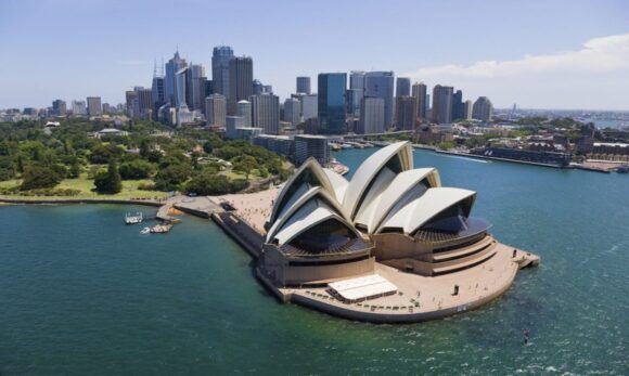 Austrália e Nova Zelândia intensificam atração de imigrantes qualificados em 2026 para suprir déficit crônico
