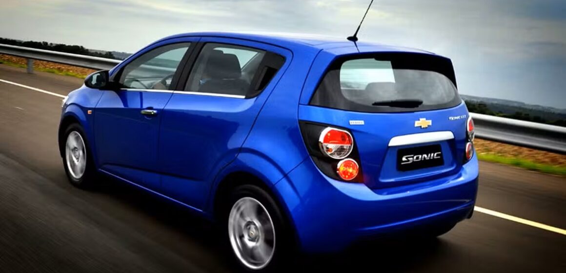 sonic-2 Chevrolet confirma lançamento do SUV Sonic, versão cupê do Onix, para o segundo trimestre de 2026