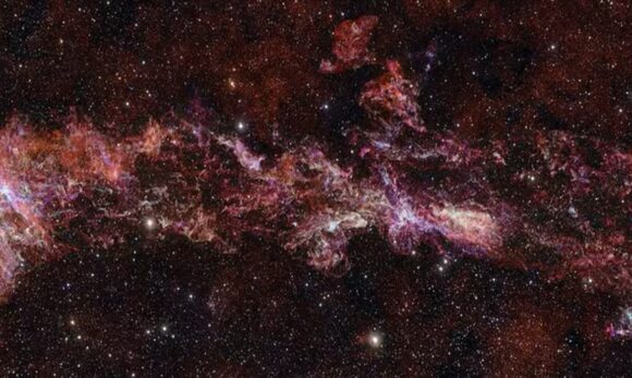 Telescópio ALMA capta imagem inédita de filamentos de gás no centro da Via Láctea