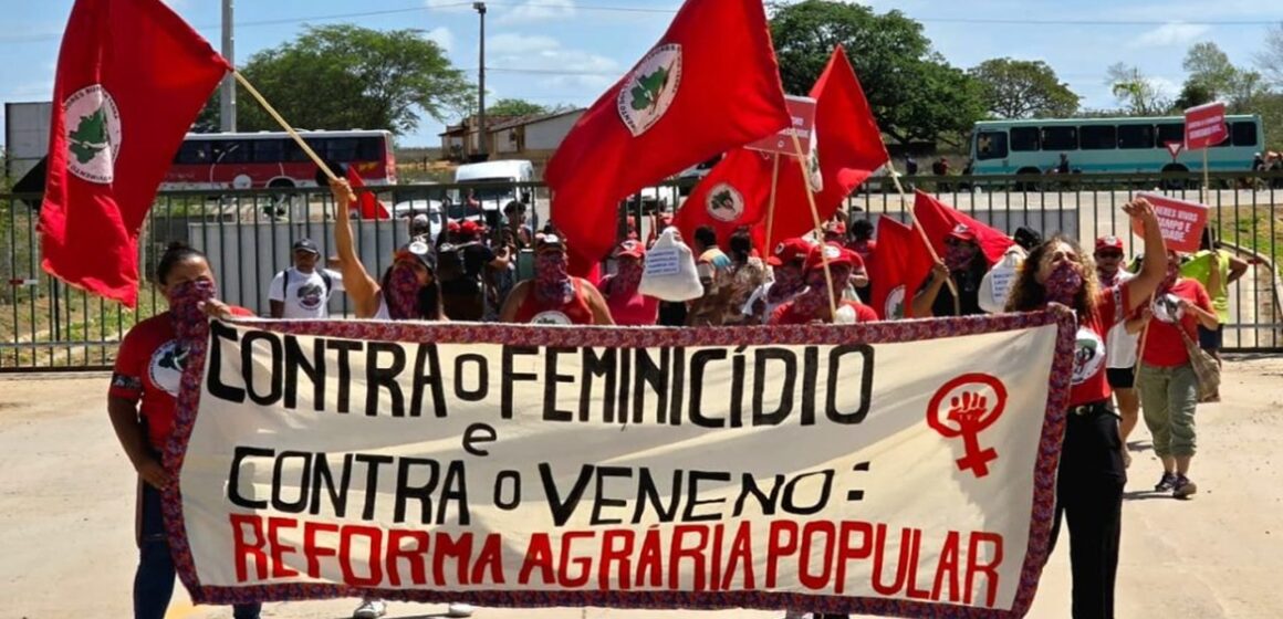 Mulheres do MST ocupam latifúndios em sete estados durante jornada de lutas