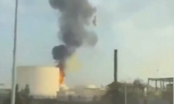 Irã lança novos ataques a instalações de petróleo no Golfo e atinge depósito no Bahrein