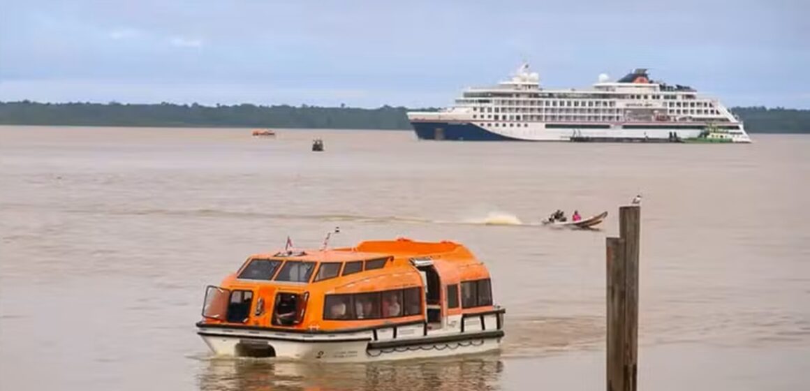 Navio com mais de 200 turistas alemães chega a Belém e atraca em Icoaraci