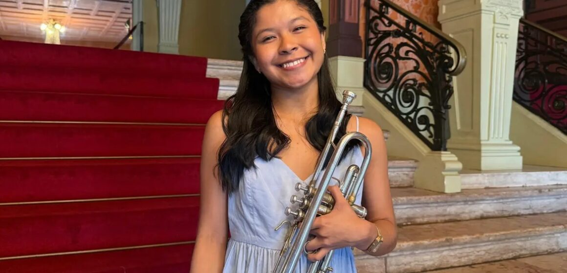Kamilly Trindade faz história como primeira mulher no naipe de trompetes da Amazônia Jazz Band