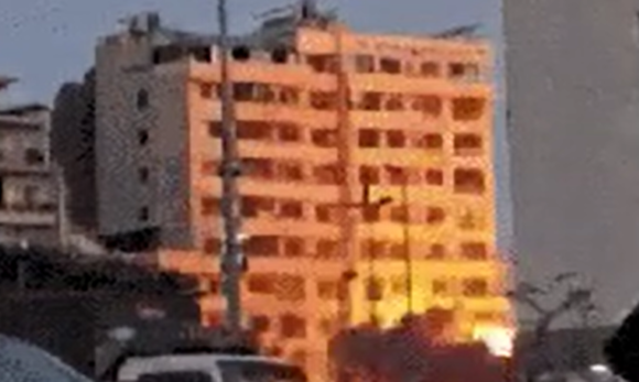Míssil israelense atinge e derruba prédio de 16 andares no centro de Beirute