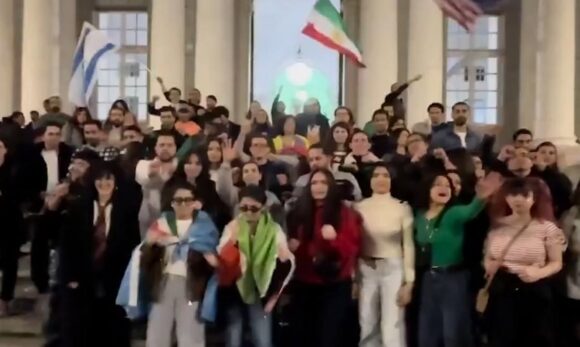 SaveClip.App_642744749_18437403832113752_1680130008978933749_n Iranianos celebram morte de aiatolá com dança de YMCA