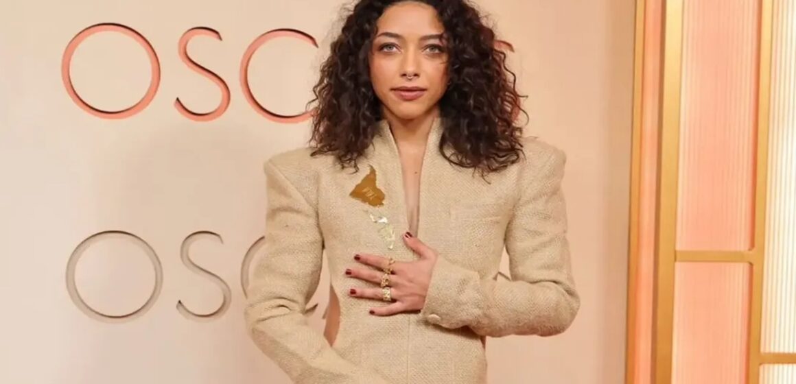 Atriz Alice Carvalho leva fibras da Amazônia ao Oscar em vestido de estilista paraense