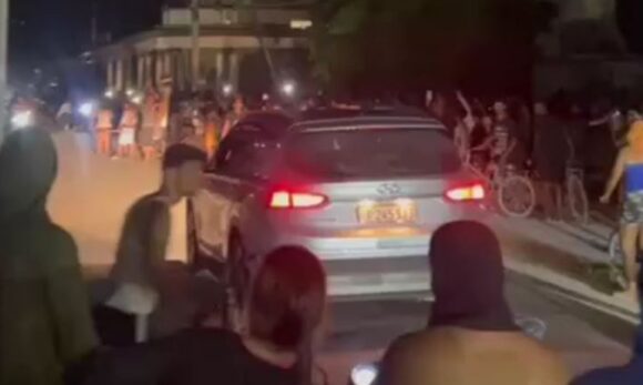Manifestantes invadem sede do Partido Comunista em Cuba durante protestos contra apagões