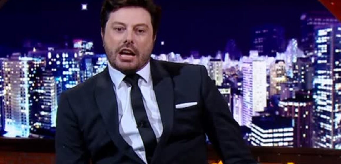 SaveClip.App_653829771_1276370351071288_7415494462986580811_n Danilo Gentili comenta saída de Porchat da Record e faz piada sobre o caso