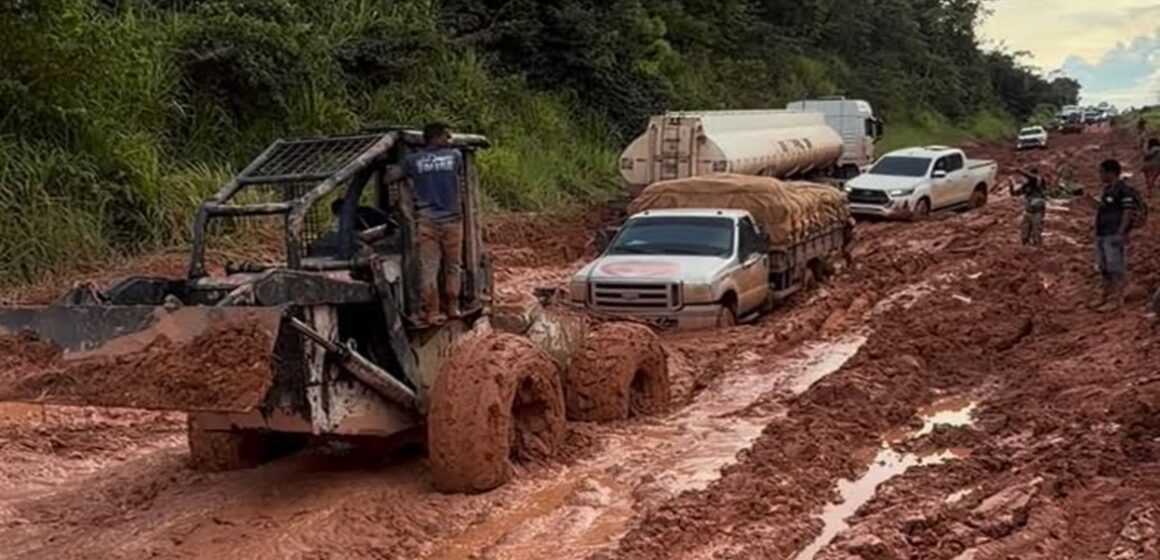 Chuvas tornam BR-230 intransitável entre Uruará e Placas, no sudoeste do Pará