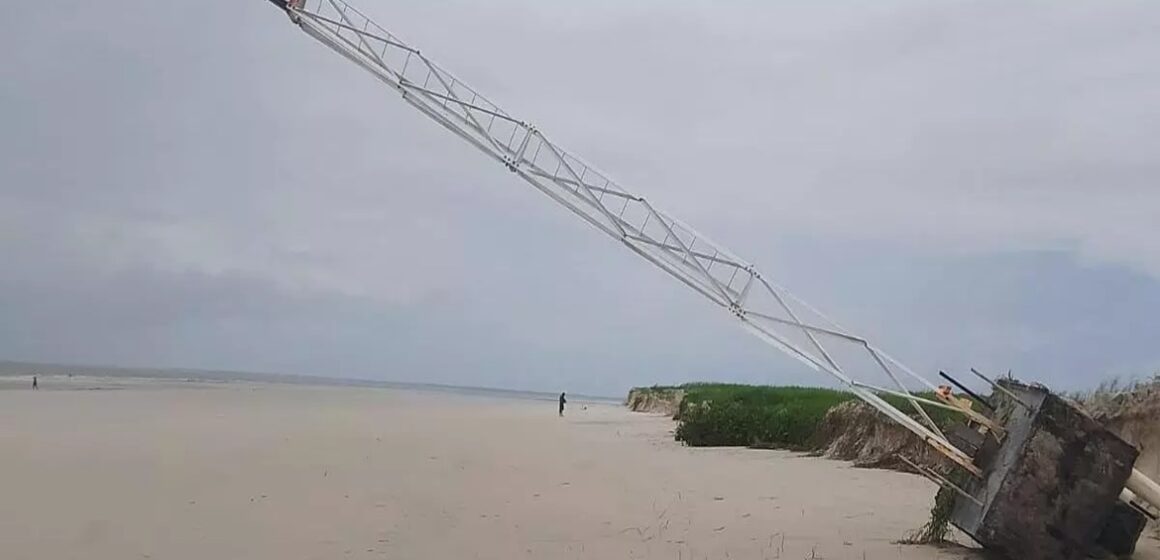 Farol de Ajuruteua desaba após fortes chuvas e enchentes em Bragança