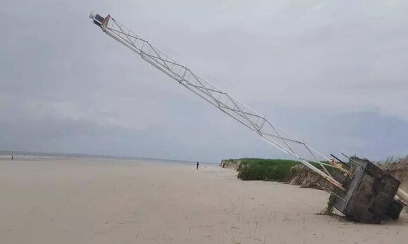 Farol de Ajuruteua desaba após fortes chuvas e enchentes em Bragança