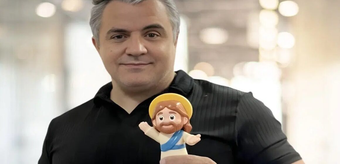 image Empreendedor cria boneco colecionável de Jesus para oferecer “presente com propósito” à filha