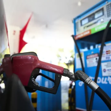 Petrobras anuncia reajuste de R$ 0,38 no diesel a partir deste sábado