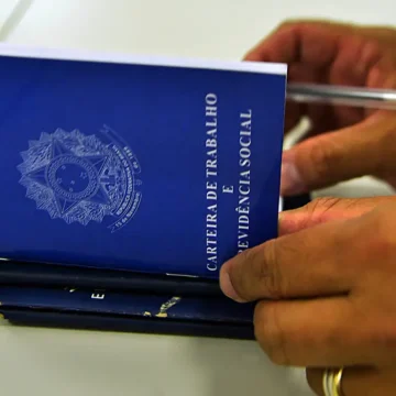 Pesquisa CNI mostra que brasileiro ainda prefere emprego com carteira assinada, especialmente entre jovens