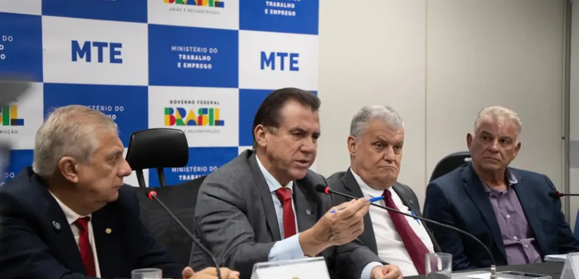 Taxistas pedem ao governo linha de crédito do FAT para renovação de frota