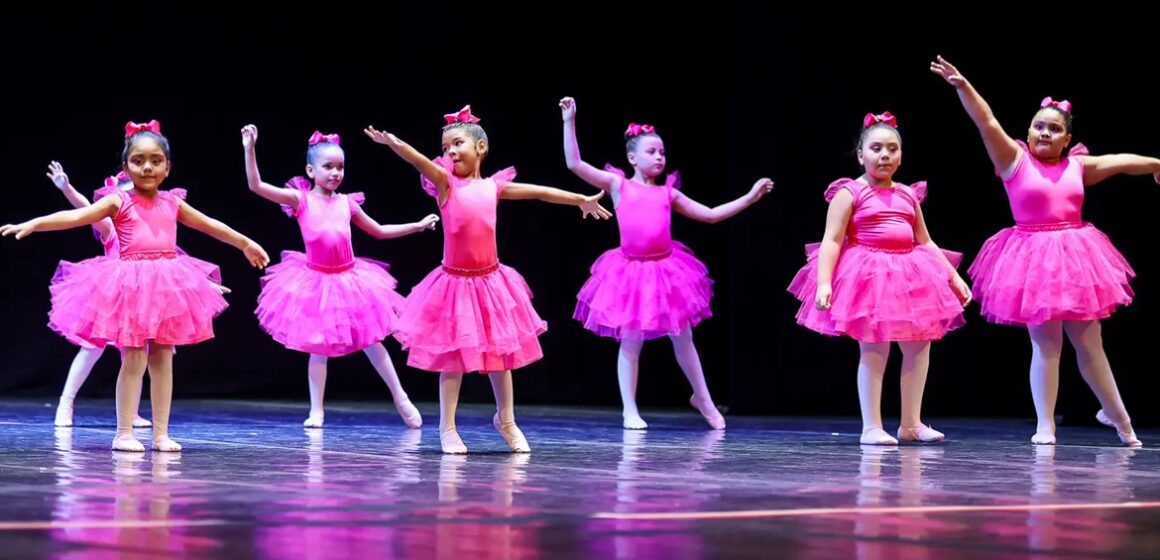 Alunos das Usipaz celebram Dia da Dança no Theatro da Paz
