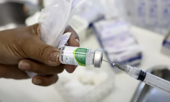 Casos de gripe quase dobram no Brasil antes do inverno; governo antecipa campanha de vacinação