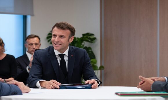 475308801_1182647866550461_1541189020115362205_n Macron classifica comentários de Trump sobre seu casamento como “não elegantes”